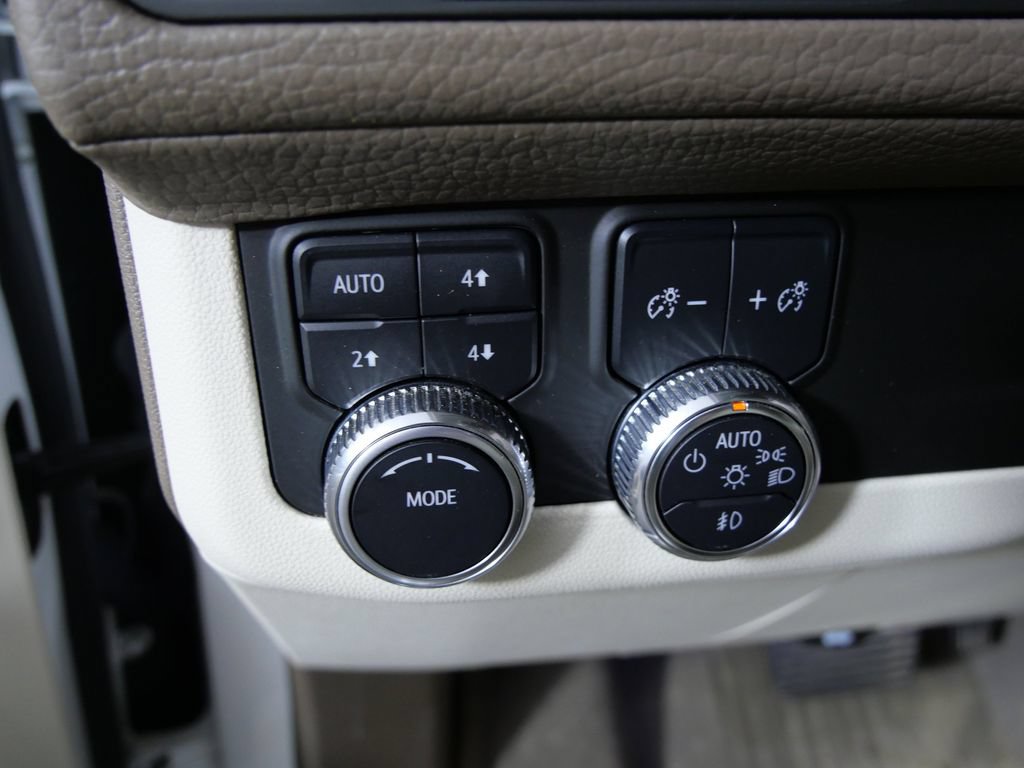 Used 2022 GMC Yukon XL Denali AWD/4WD image 16