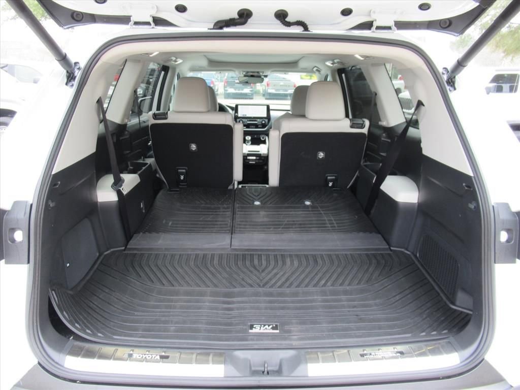 Used 2025 Toyota Grand Highlander Limited image 33