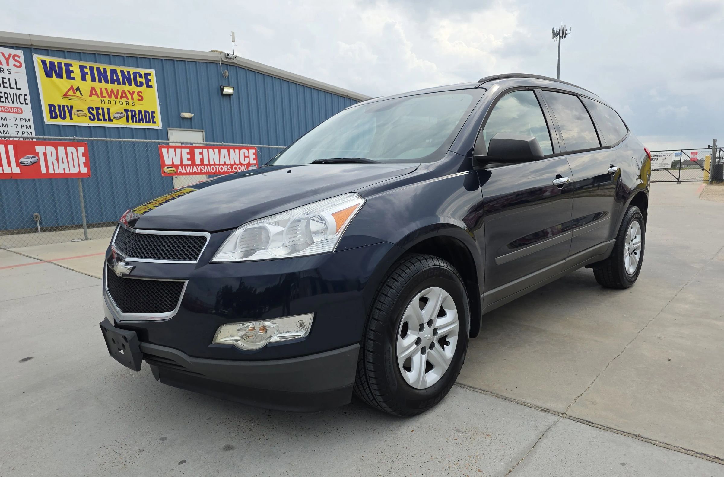 Used 2011 Chevrolet Traverse LS image 3