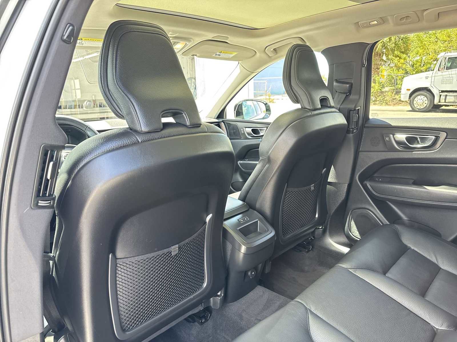 Used 2023 Volvo XC60 B5 Plus w/ Climate Package AWD/4WD image 17