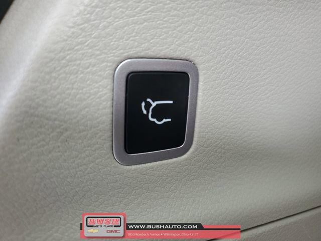 Used 2023 Chrysler Pacifica Touring-L image 8