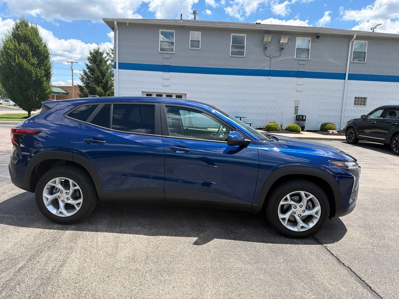 Used 2024 Chevrolet Trax LS w/ LS Convenience Package FWD image 6