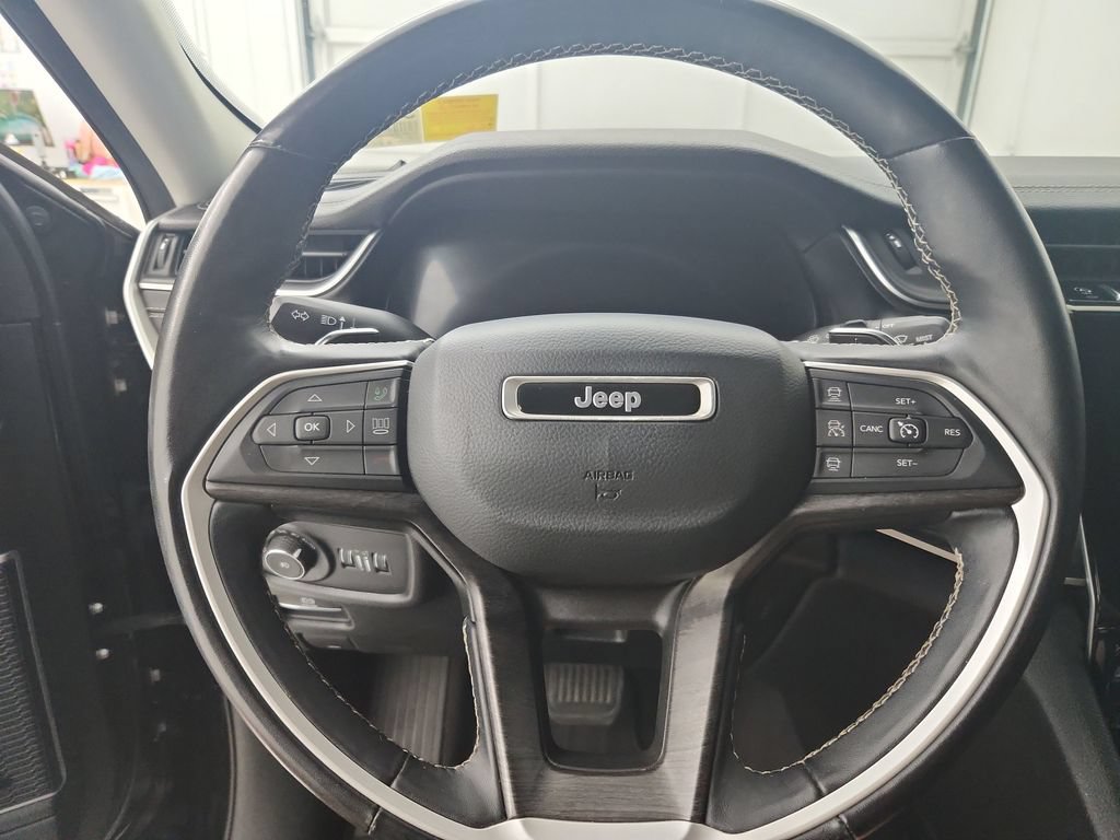 Used 2022 Jeep Grand Cherokee L Limited AWD/4WD image 25