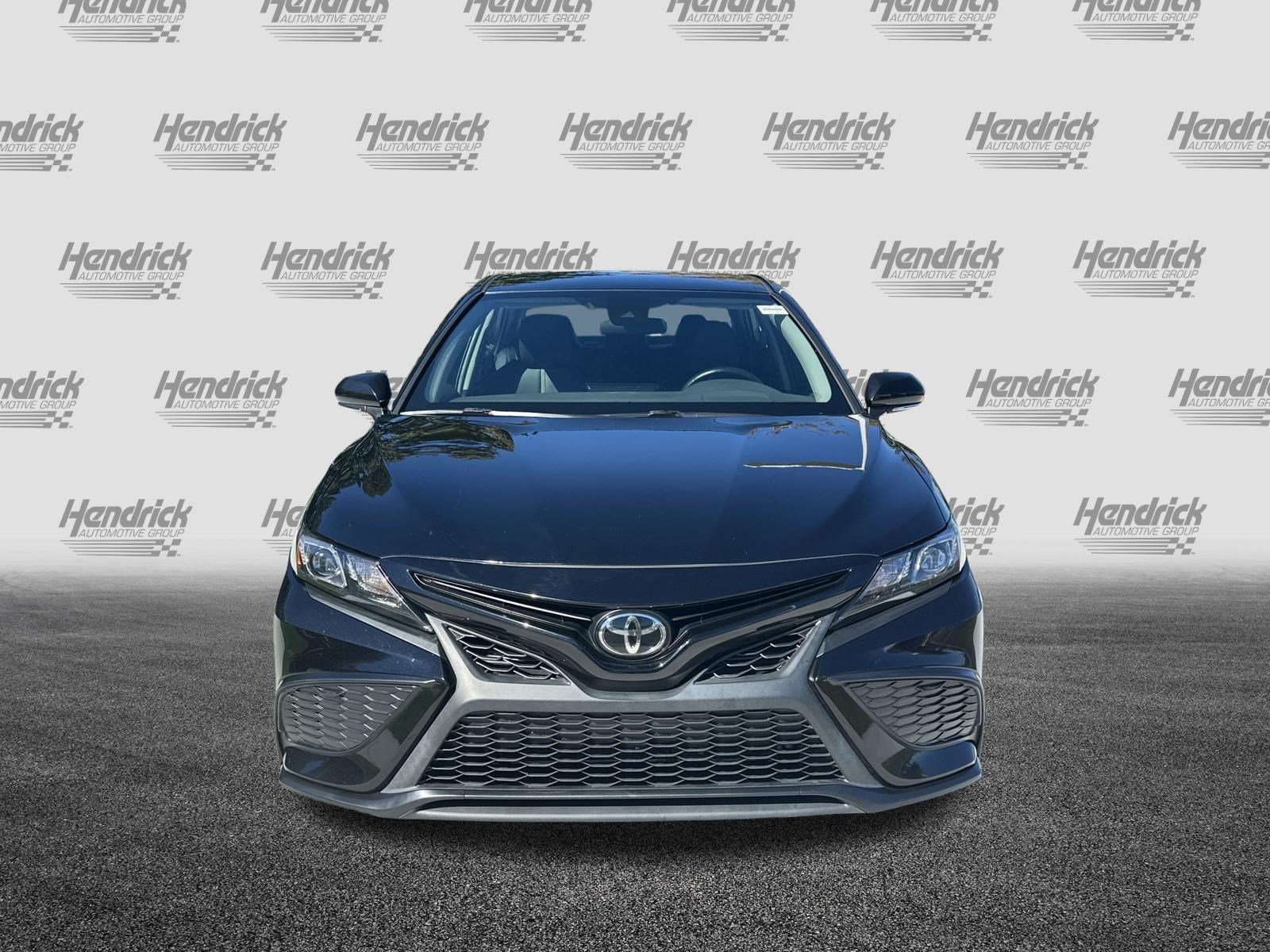 Used 2023 Toyota Camry SE FWD image 3