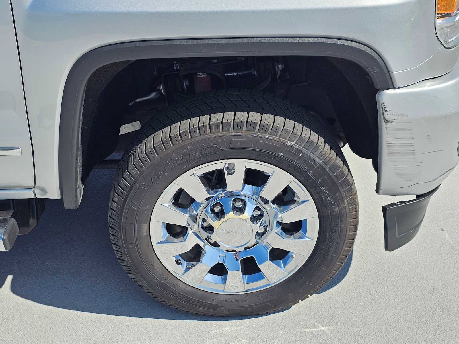 Used 2017 GMC Sierra 2500 Denali w/ Duramax Plus Package AWD/4WD image 9