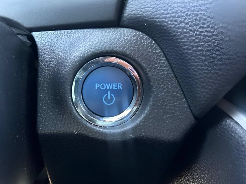 Used 2021 Toyota RAV4 XLE AWD/4WD image 28