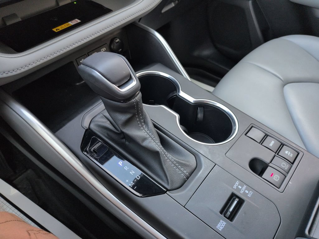 Certified 2023 Toyota Highlander XLE FWD image 24