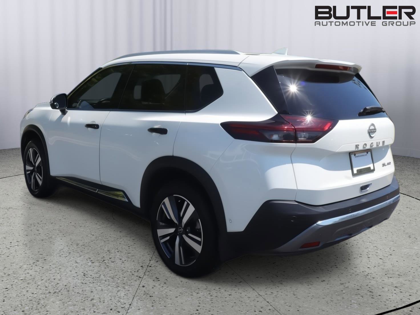 Used 2023 Nissan Rogue SL w/ SL Premium Package image 4