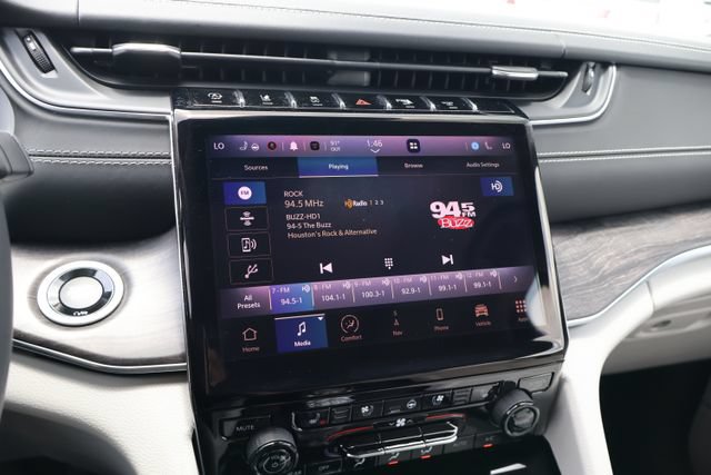 Used 2023 Jeep Grand Cherokee L Overland w/ Luxury Tech Group IV RWD image 13