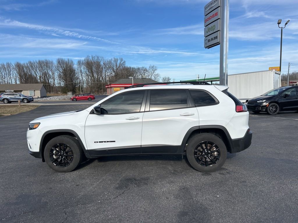 Used 2023 Jeep Cherokee Altitude Lux image 4
