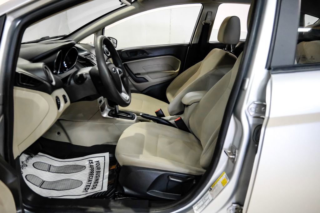 Used 2019 Ford Fiesta SE image 4