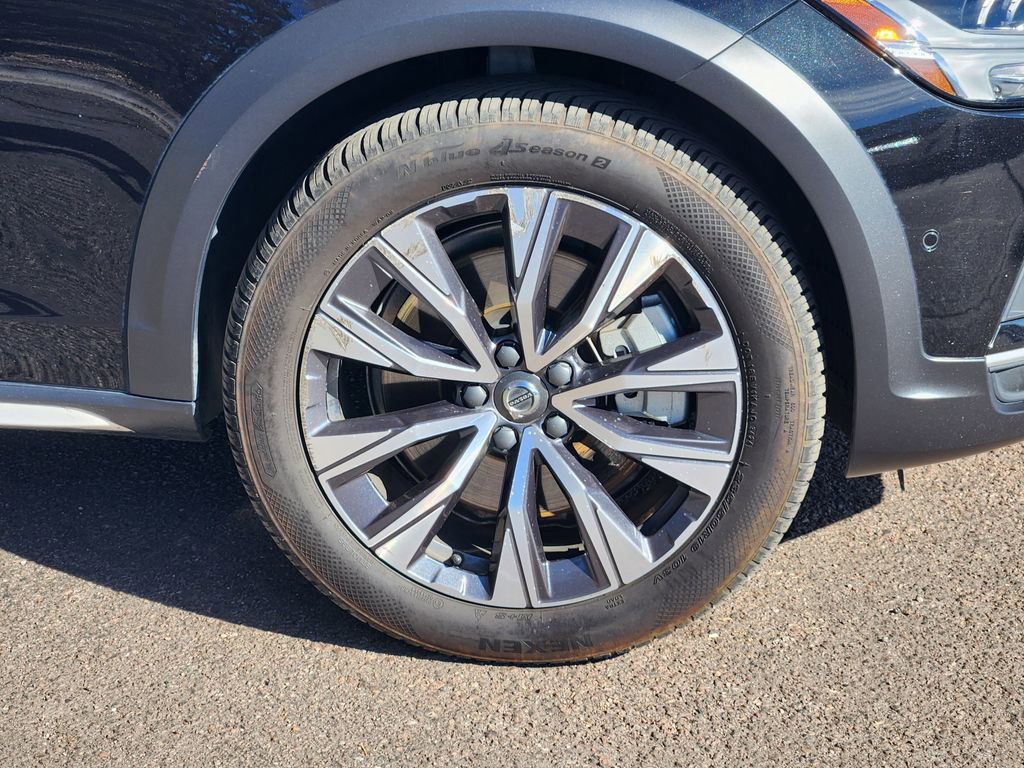 Used 2024 Volvo V90 B6 Cross Country Plus w/ Climate Package image 29