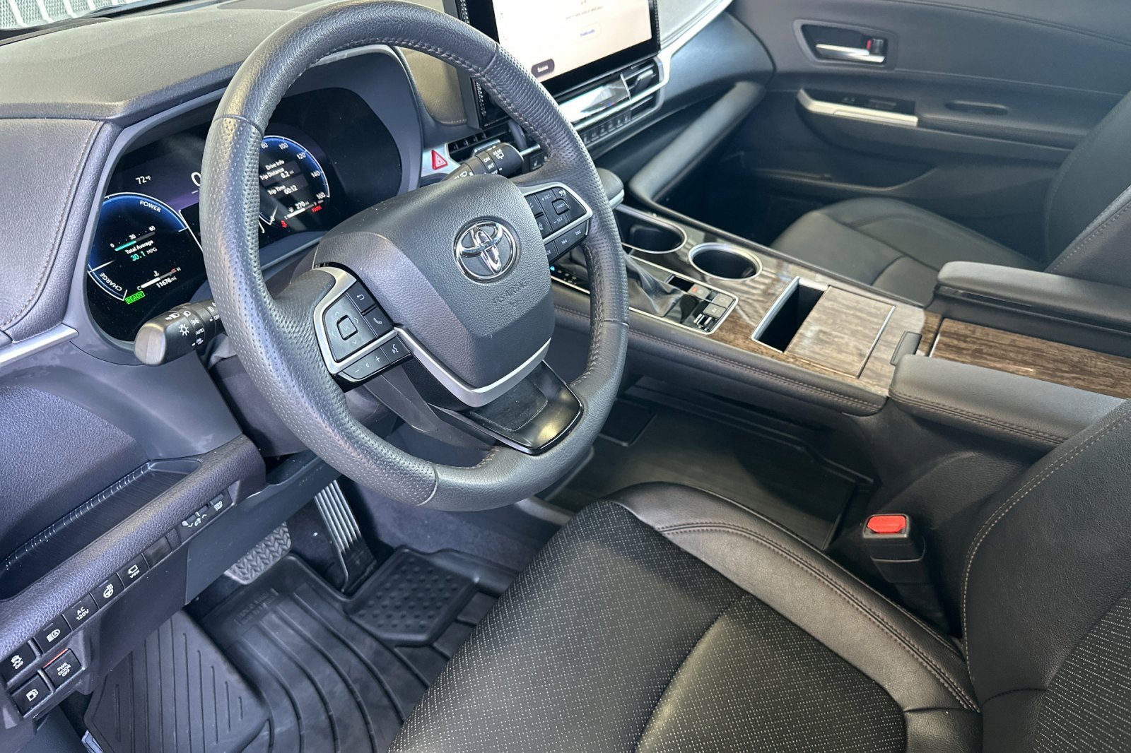 Used 2025 Toyota Sienna Platinum AWD/4WD image 9