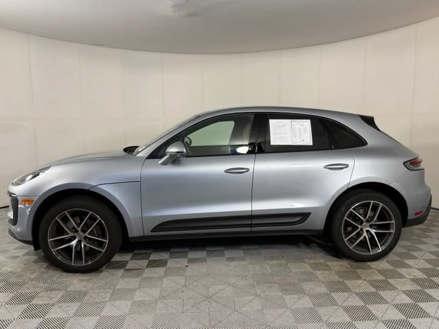 Used 2025 Porsche Macan AWD/4WD video 3