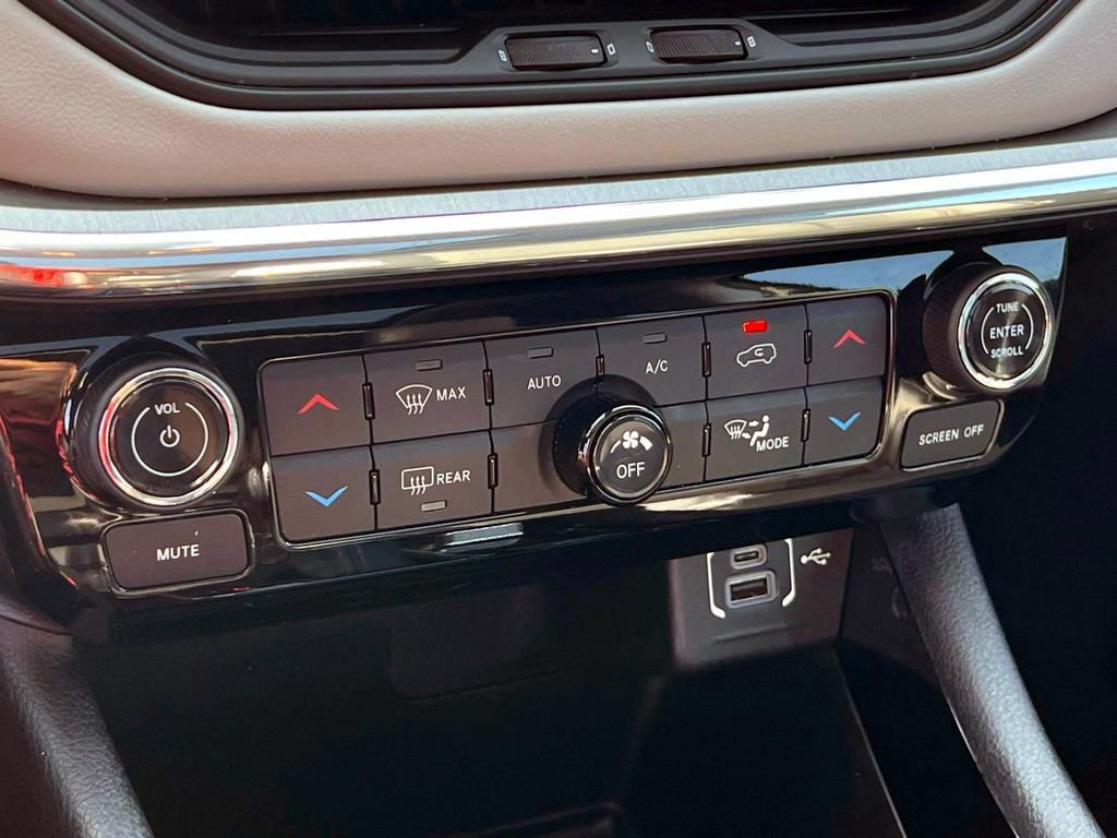 Certified 2022 Jeep Compass Limited w/ Sun and Sound Group AWD/4WD image 32
