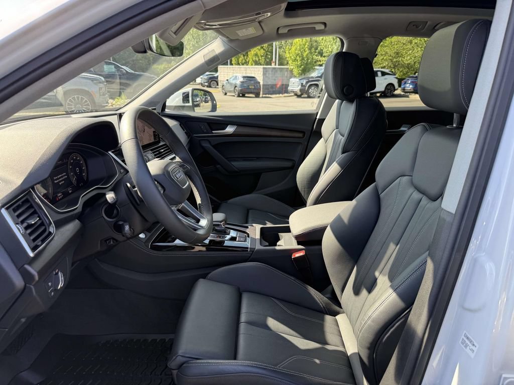 Used 2025 Audi Q5 e Premium Plus w/ Premium Plus Package AWD/4WD image 12
