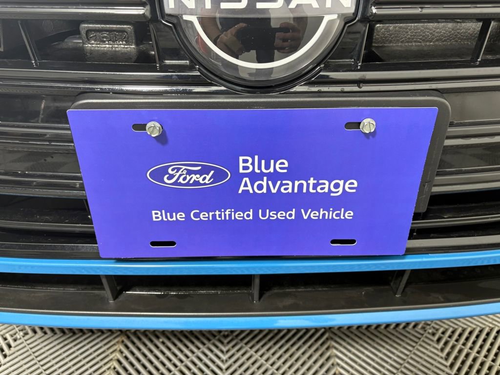 Used 2025 Nissan Versa SR w/ Trunk Package image 9