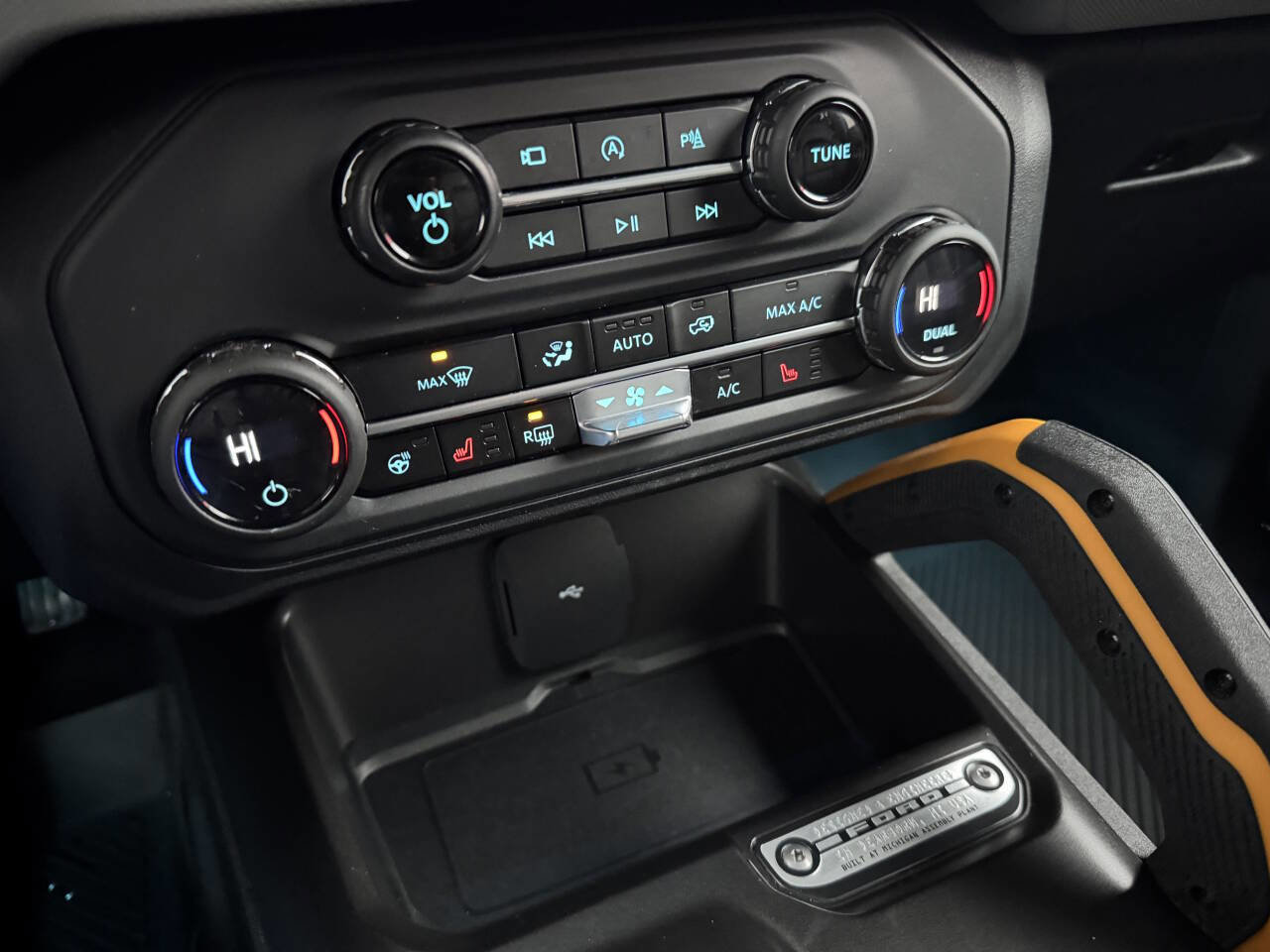 Used 2023 Ford Bronco Badlands image 15