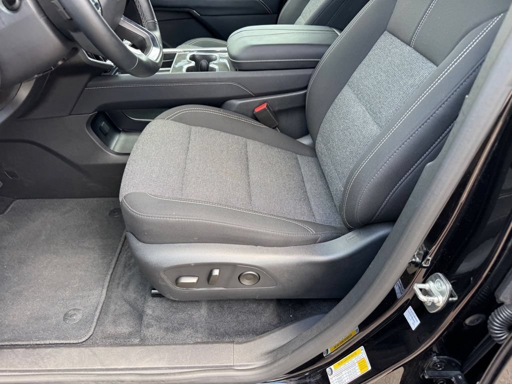 Used 2025 GMC Acadia Elevation AWD/4WD image 8