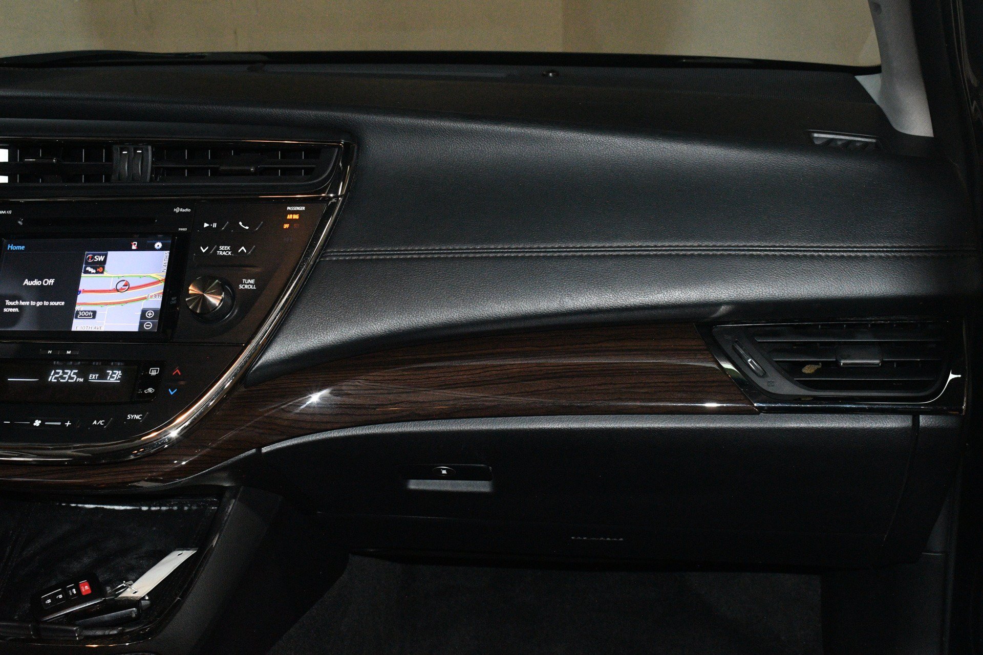 Used 2015 Toyota Avalon XLE Touring FWD image 24