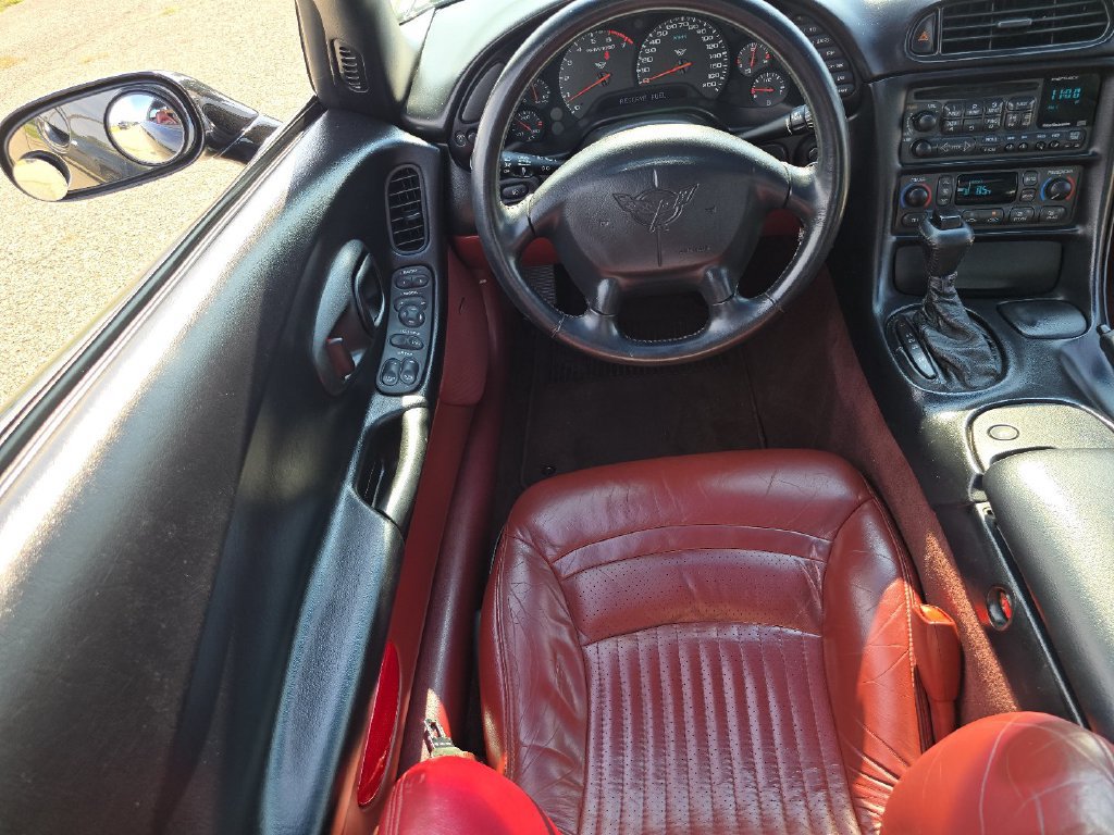 Used 1999 Chevrolet Corvette Coupe w/ Roof Pkg RWD image 25