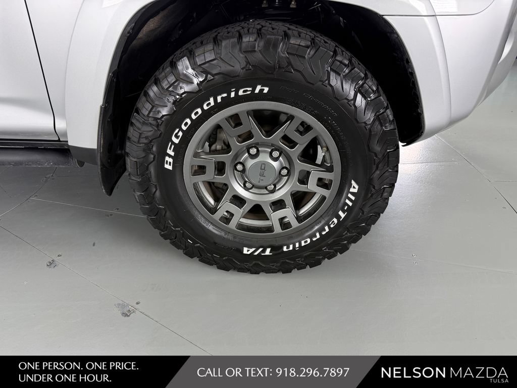 Used 2021 Toyota 4Runner Venture w/ Moonroof Package AWD/4WD image 14