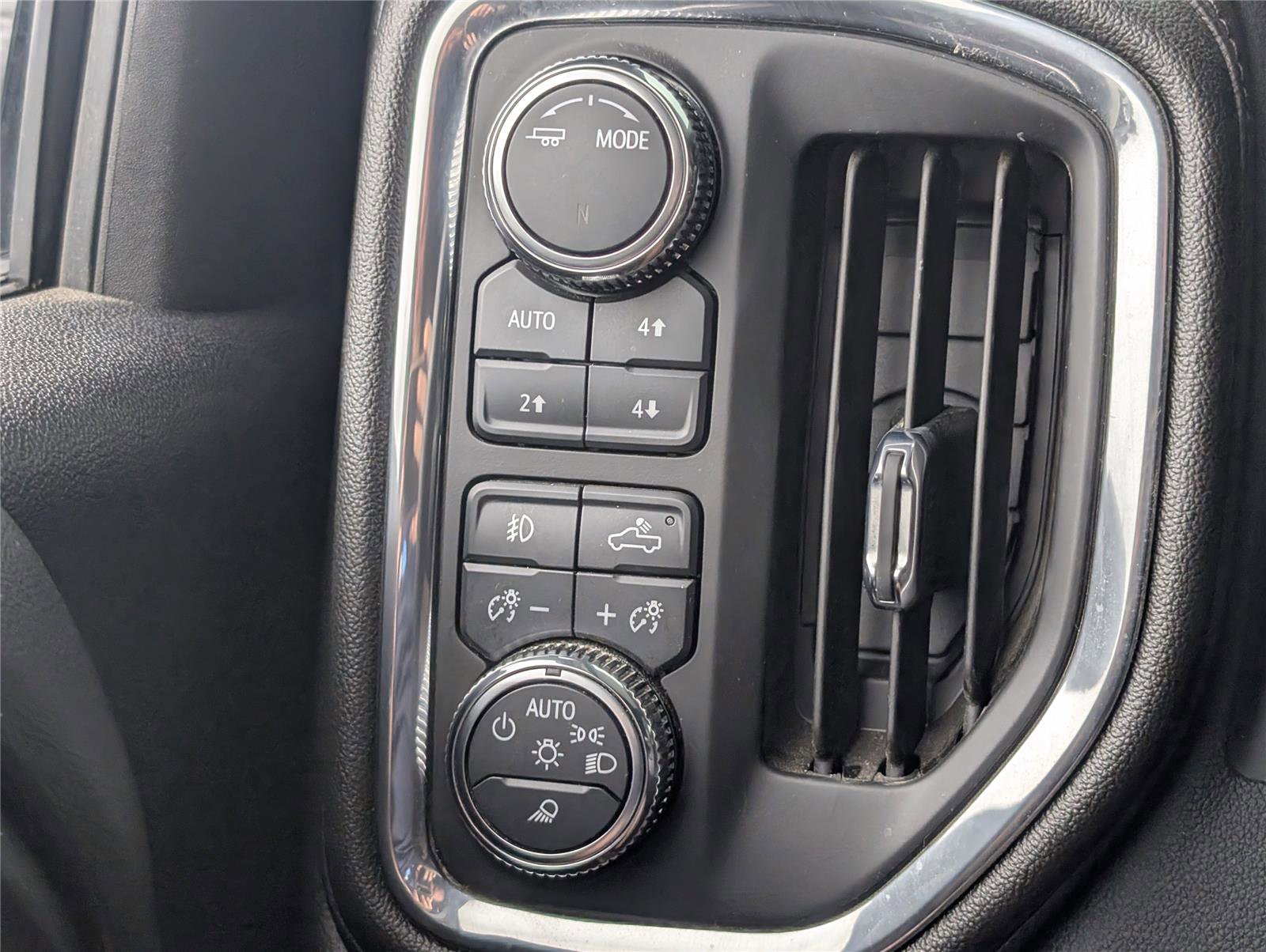 Used 2023 GMC Sierra 2500 Denali w/ Technology Package AWD/4WD image 31