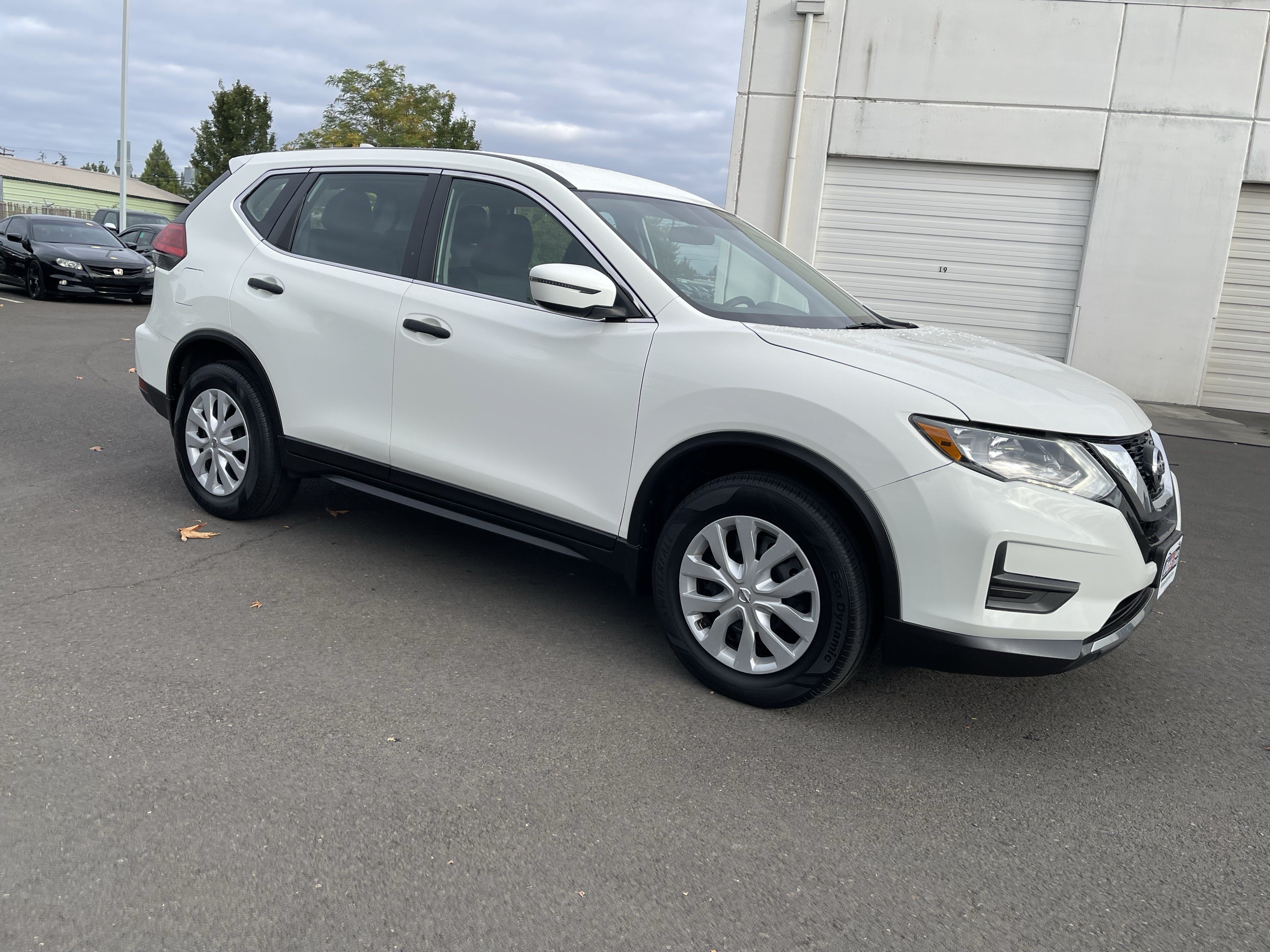 Used 2017 Nissan Rogue S AWD/4WD image 6
