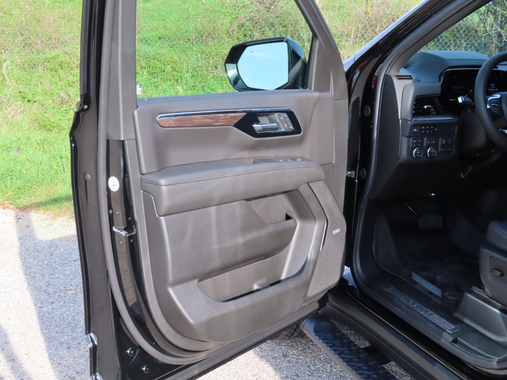 New 2027 Chevrolet Suburban Z71 w/ Z71 Off-Road Package AWD/4WD image 24