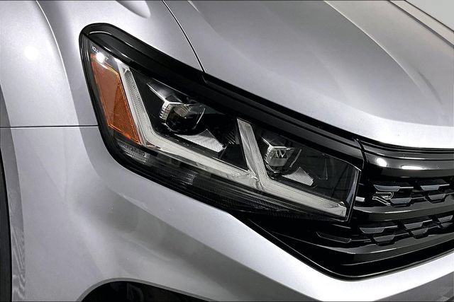 Used 2023 Volkswagen Atlas SEL R-Line AWD/4WD image 30