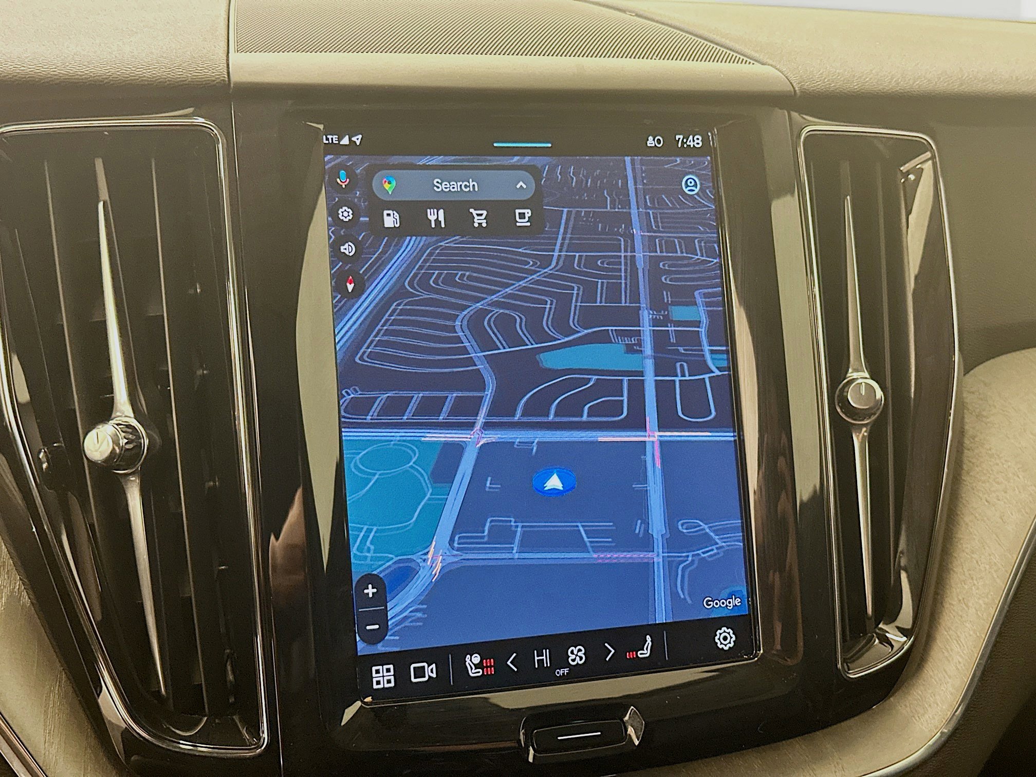 Used 2025 Volvo XC60 B5 Plus image 22