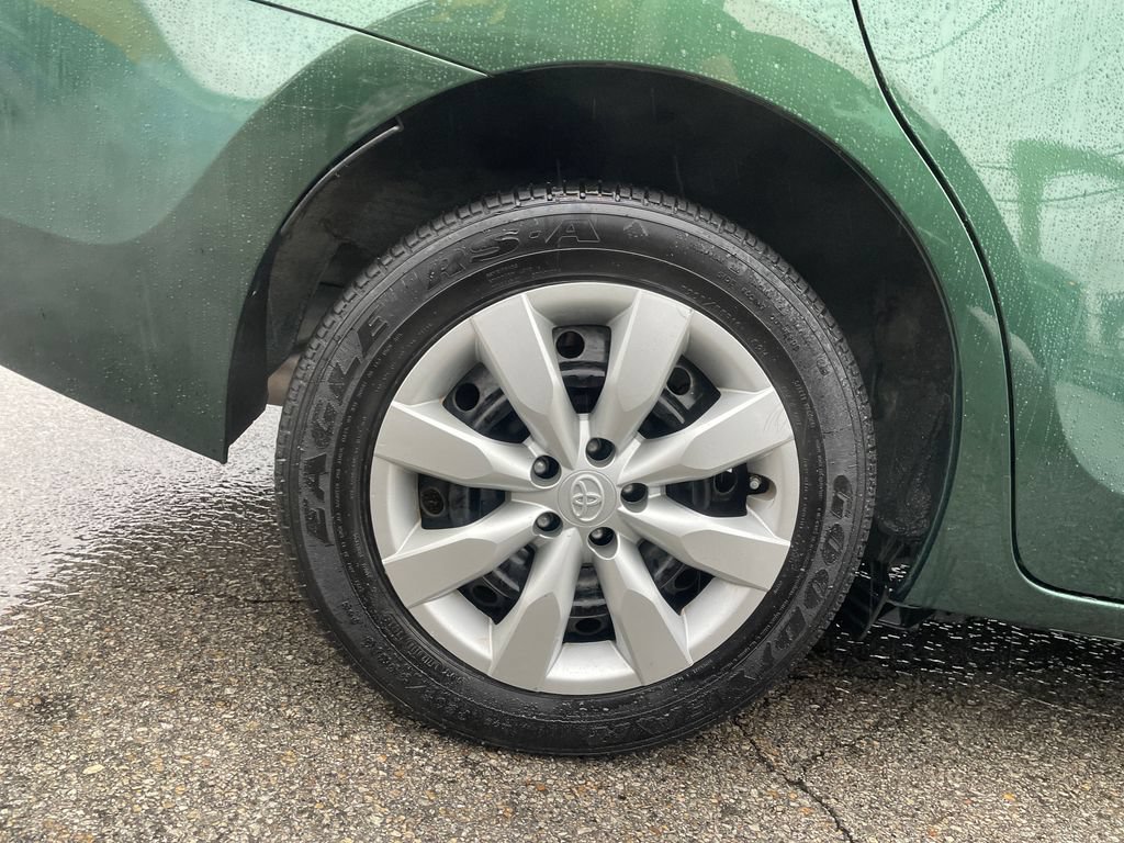 Used 2015 Toyota Corolla LE FWD image 12