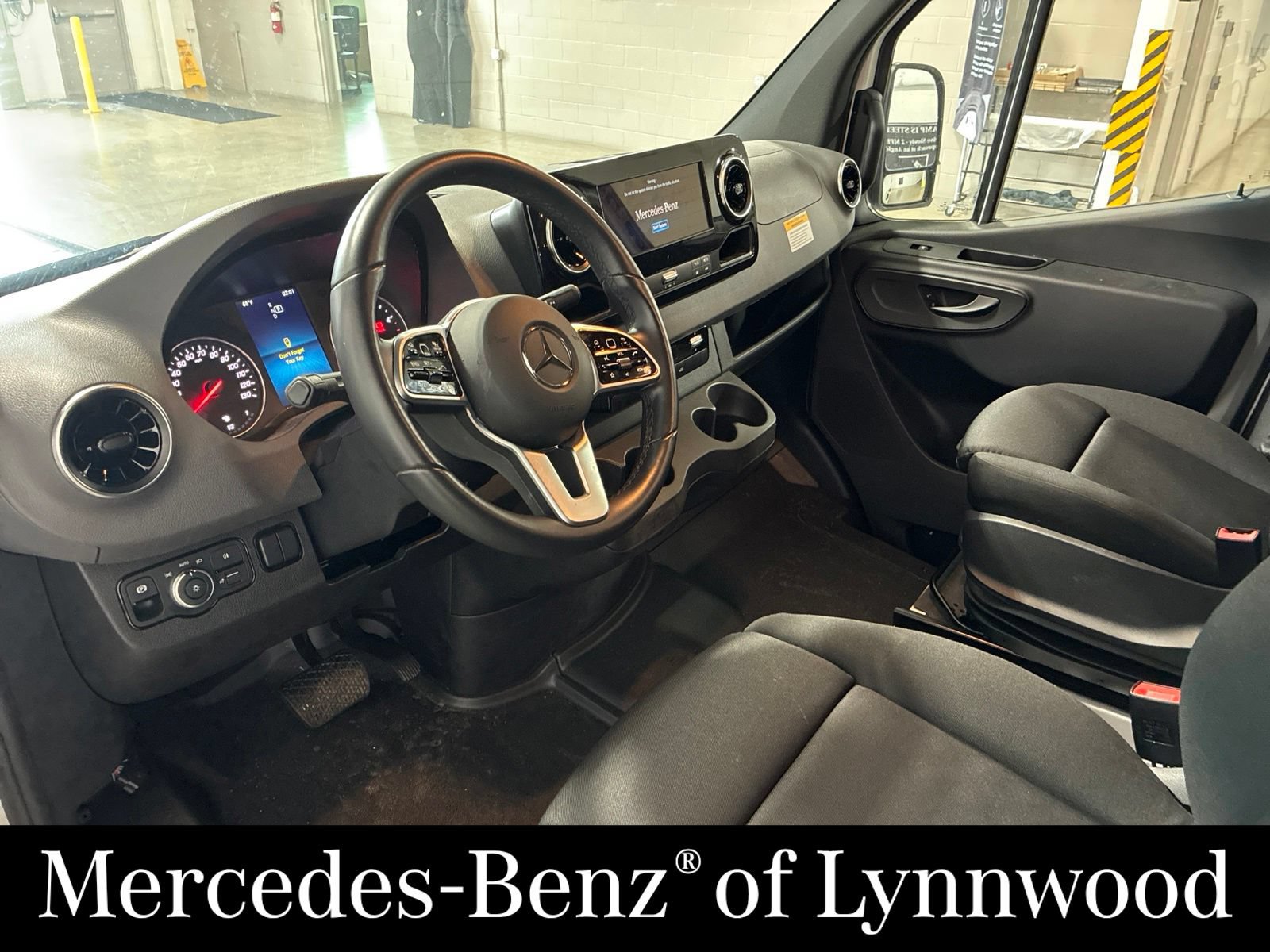 Used 2023 Mercedes-Benz Sprinter 2500 image 4