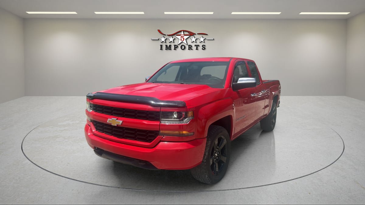 Used 2017 Chevrolet Silverado 1500 Custom w/ Custom Convenience Package AWD/4WD image 1