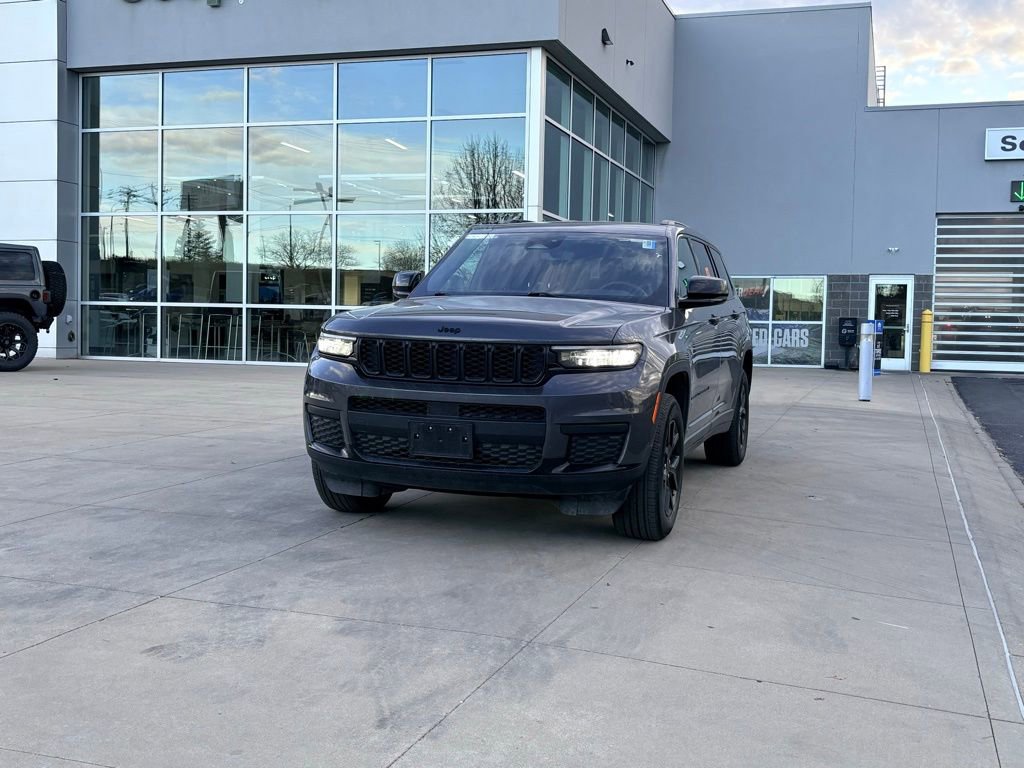 Used 2024 Jeep Grand Cherokee L Laredo image 2