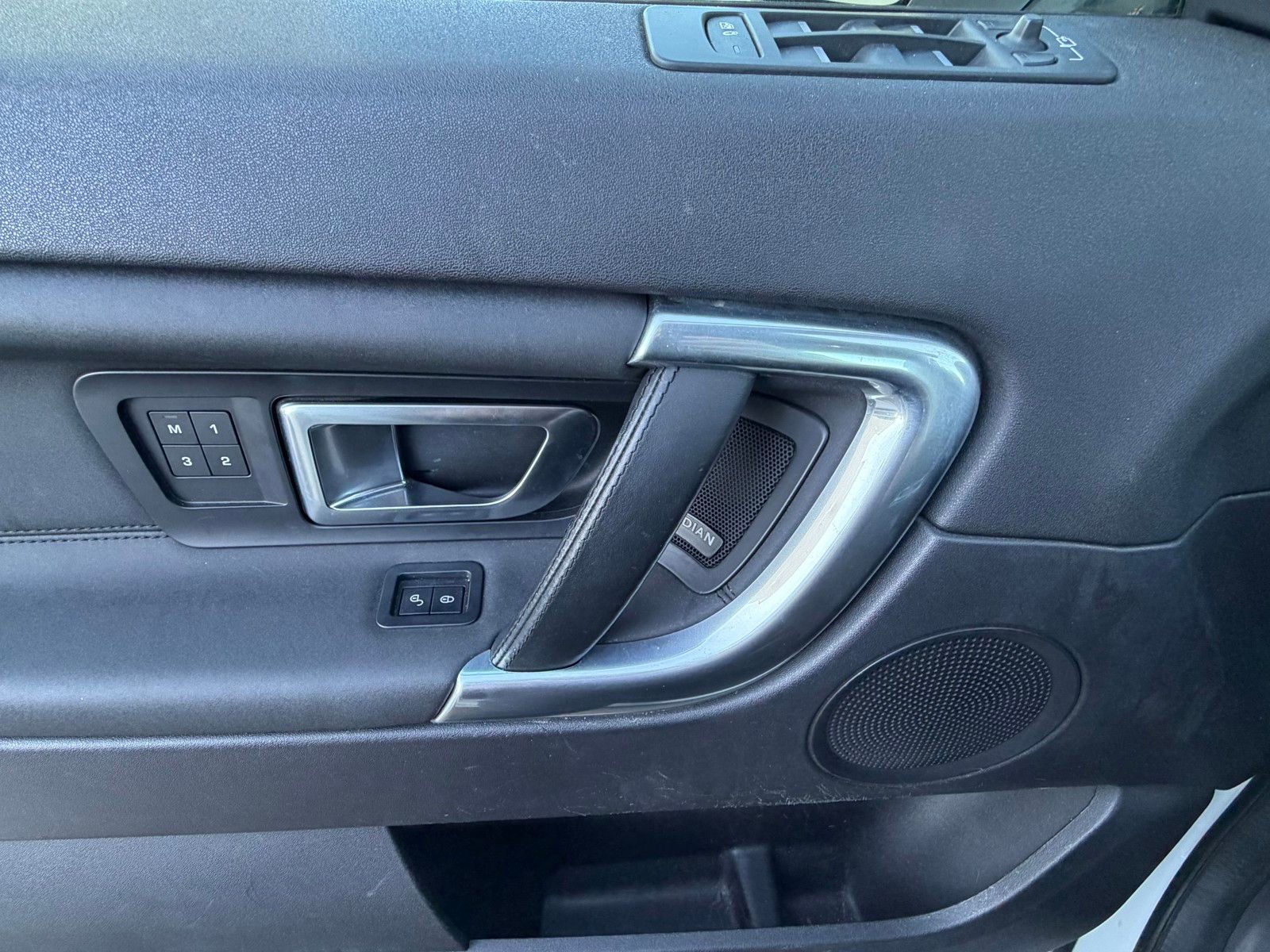 Used 2019 Land Rover Discovery Sport HSE image 22