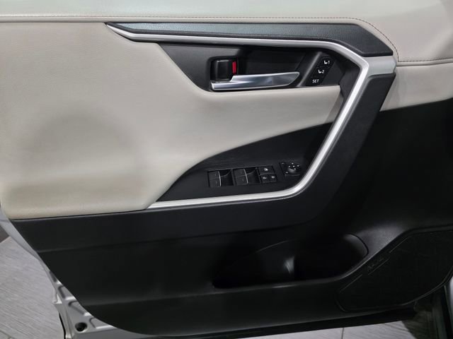 Used 2022 Toyota RAV4 Limited AWD/4WD image 9