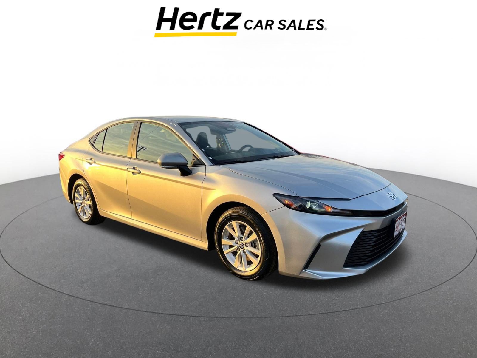 Used 2025 Toyota Camry LE image 1