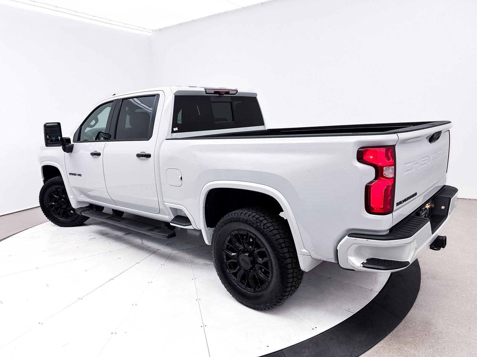 Used 2022 Chevrolet Silverado 2500 High Country w/ Z71 Off-Road Package image 16