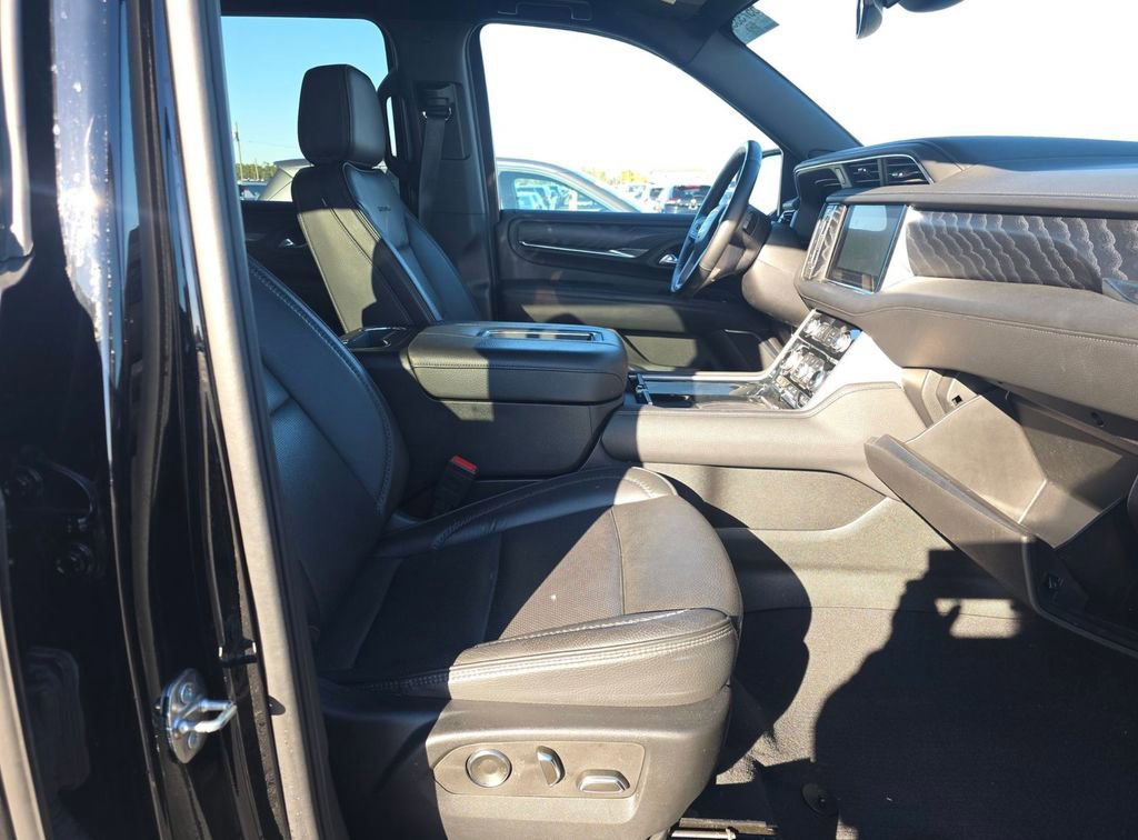 Used 2024 GMC Yukon XL Denali image 17