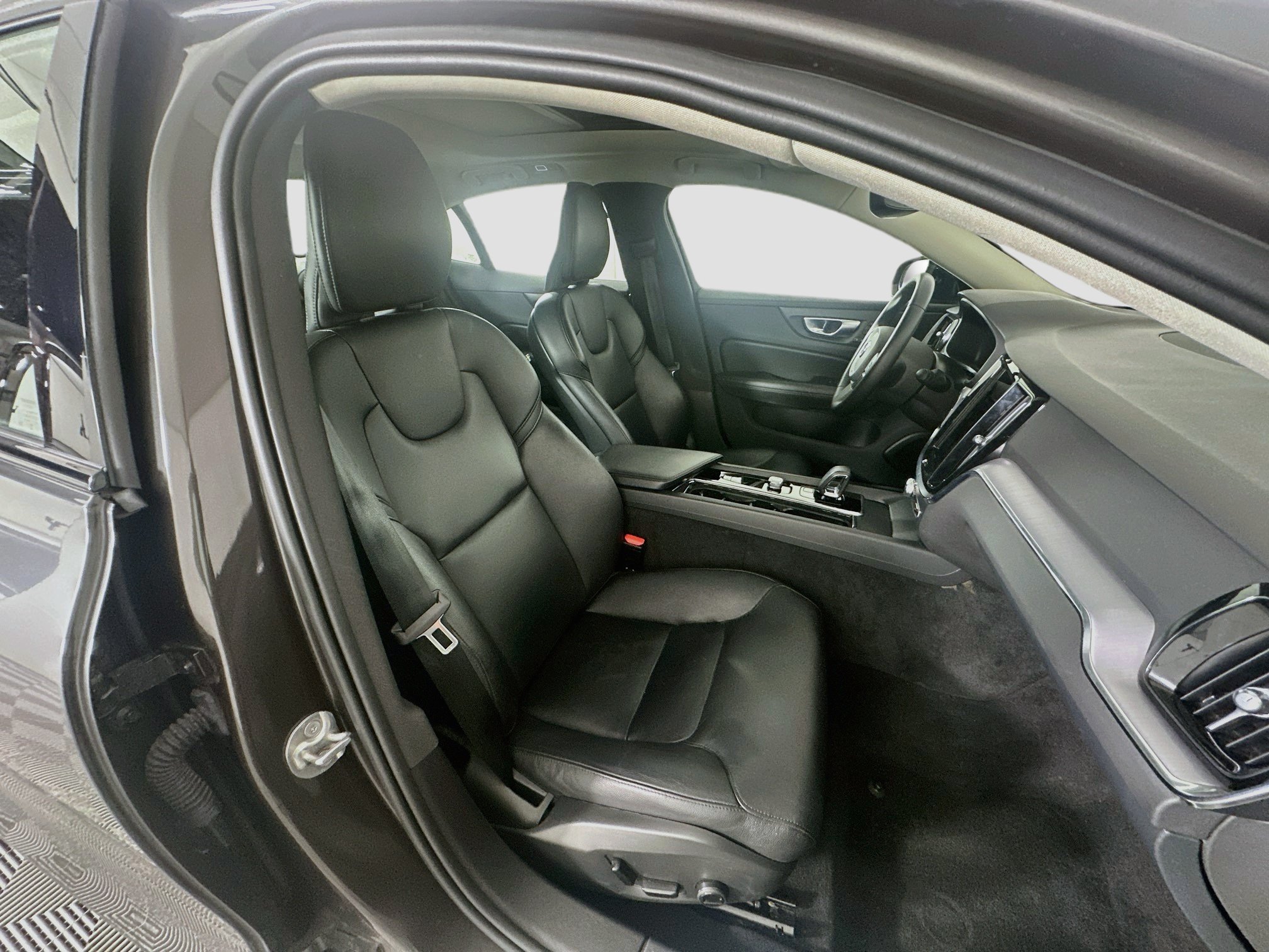 Used 2024 Volvo S60 B5 Core FWD image 31