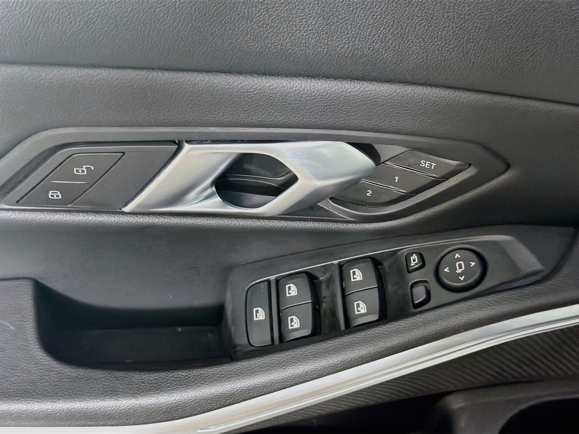 Used 2025 BMW 330i Sedan w/ Convenience Package RWD image 15