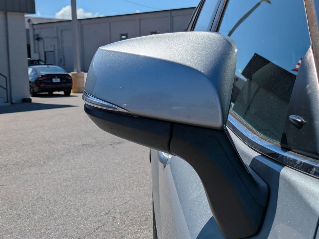 Used 2024 Toyota Highlander LE image 12