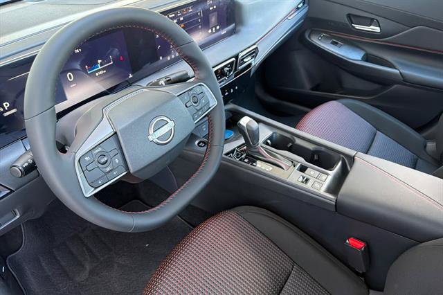 New 2027 Nissan Sentra SR w/ Floor Mat Package FWD image 10