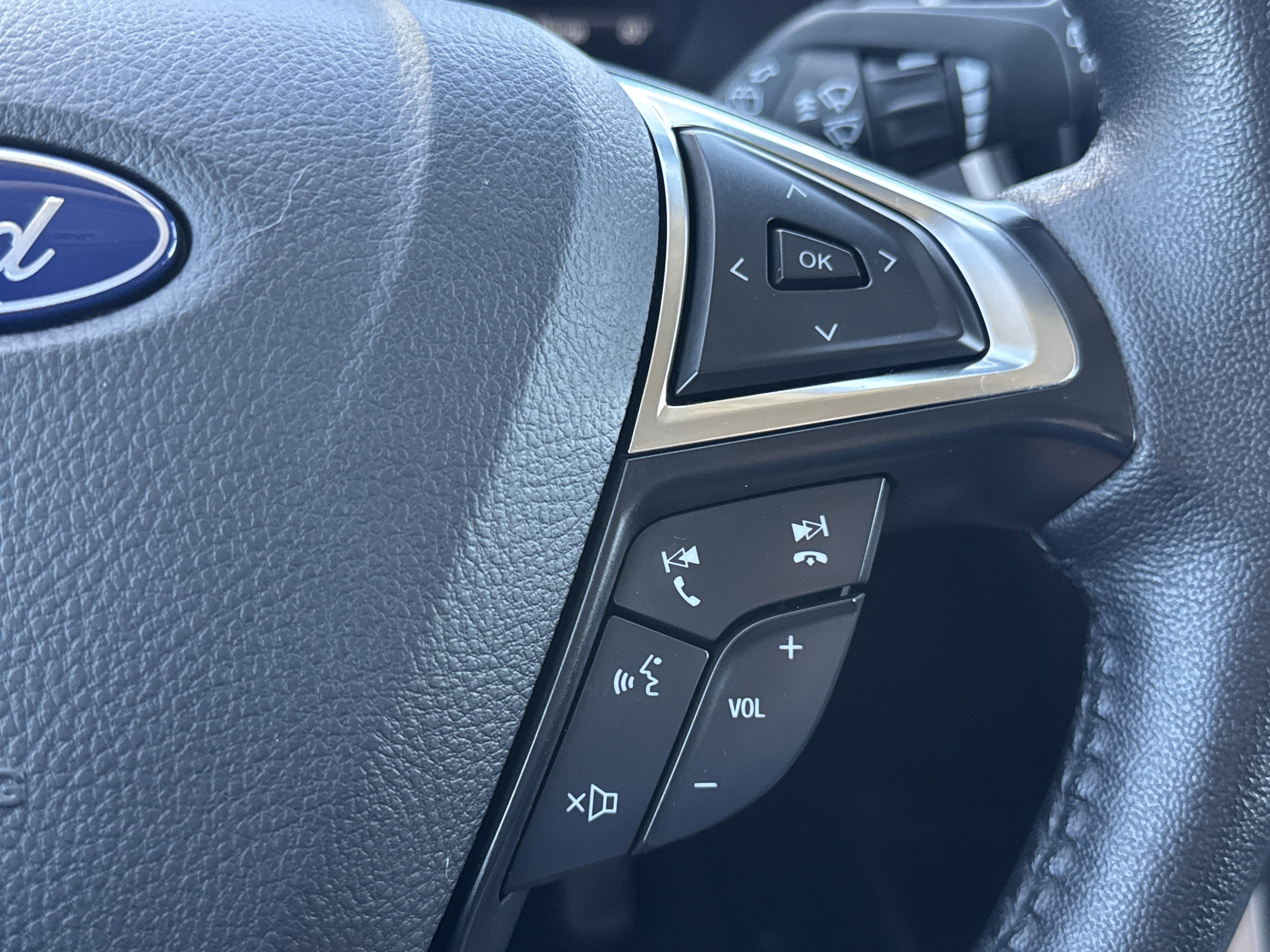 Used 2024 Ford Edge SEL image 17