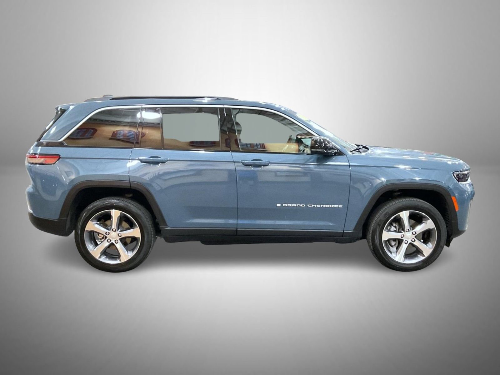 Used 2026 Jeep Grand Cherokee Limited w/ Trailer Tow Package AWD/4WD image 4