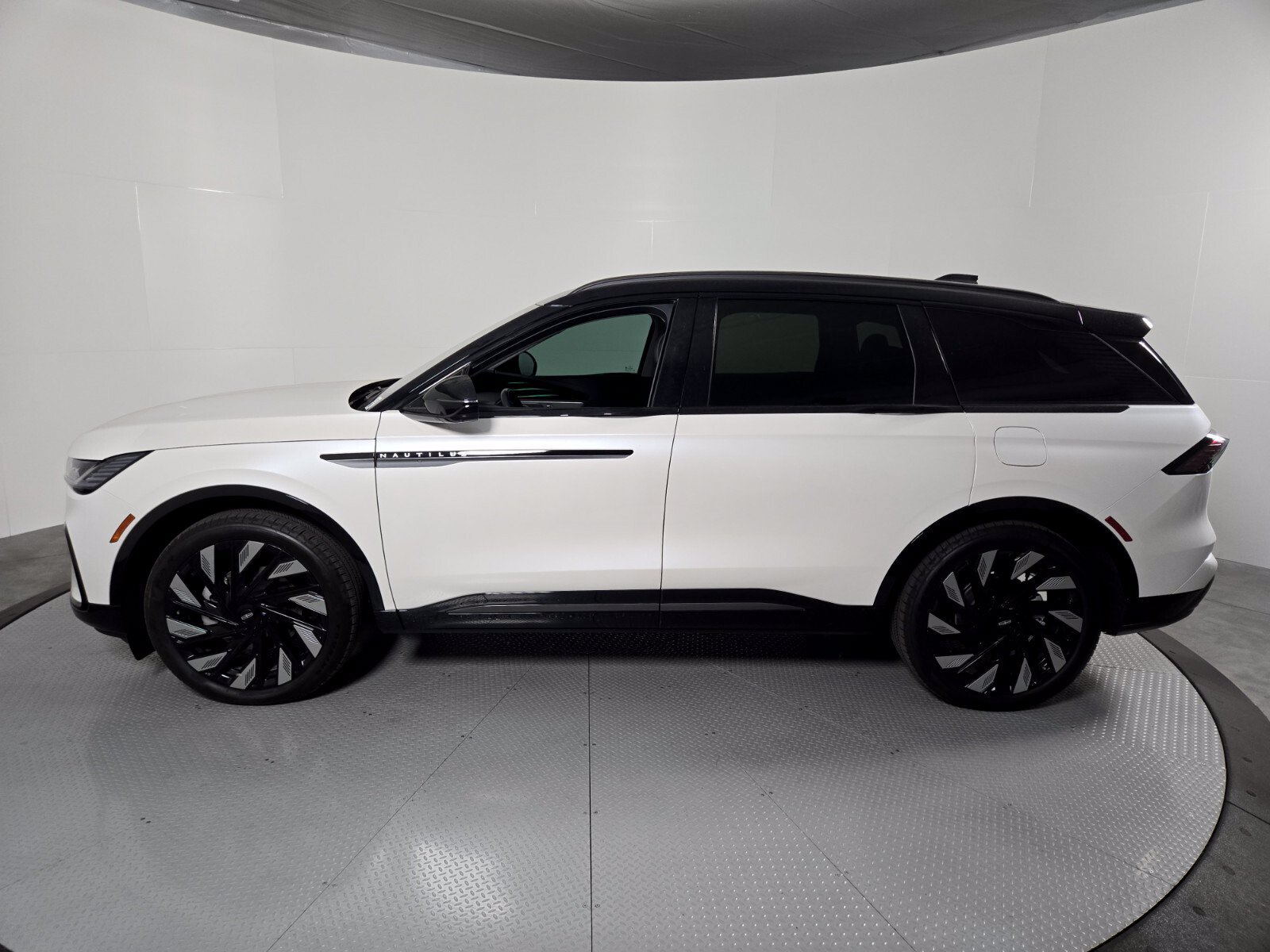 New 2026 Lincoln Nautilus Reserve AWD/4WD image 8