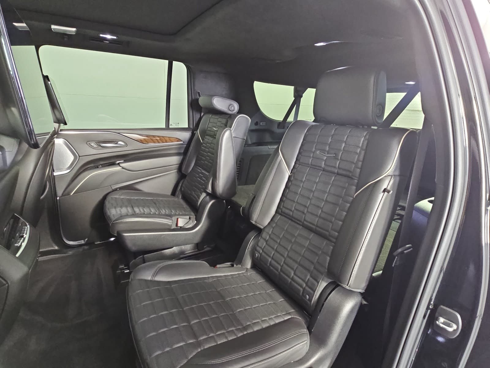 Used 2023 Cadillac Escalade ESV Sport Platinum w/ LPO, ONYX Package AWD/4WD image 14