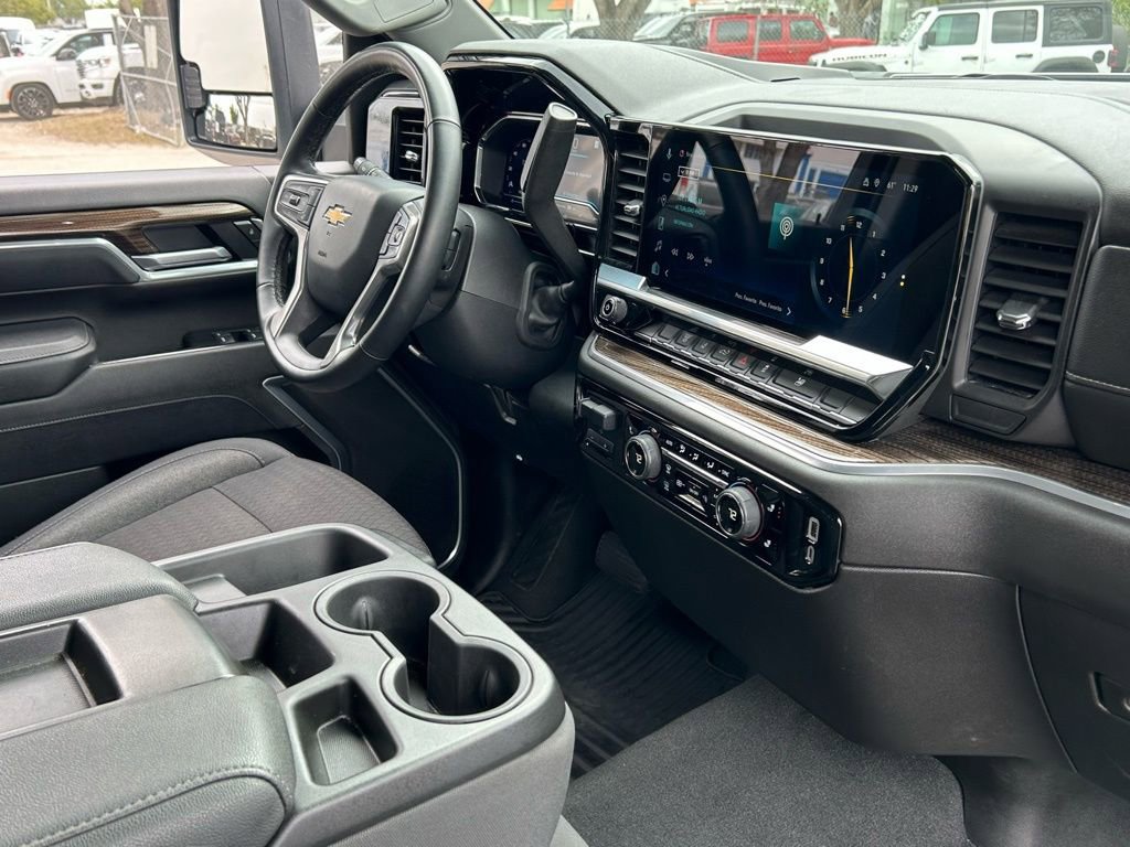 Used 2025 Chevrolet Silverado 2500 LT w/ Convenience Package image 47