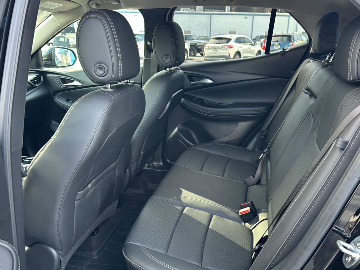 Used 2022 Buick Encore GX Essence image 9